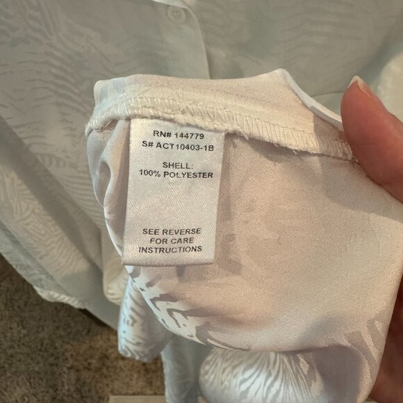 VICI White Satin Jacquard Button Down Blouse Women’s Size M - Picture 6 of 7